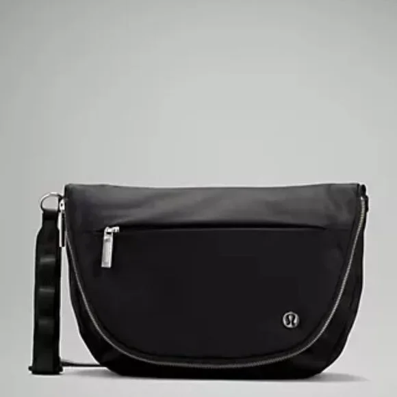 Lululemon All Night Festival Bag *Zip Top 5L Black PreOwned - Picture 1 of 5